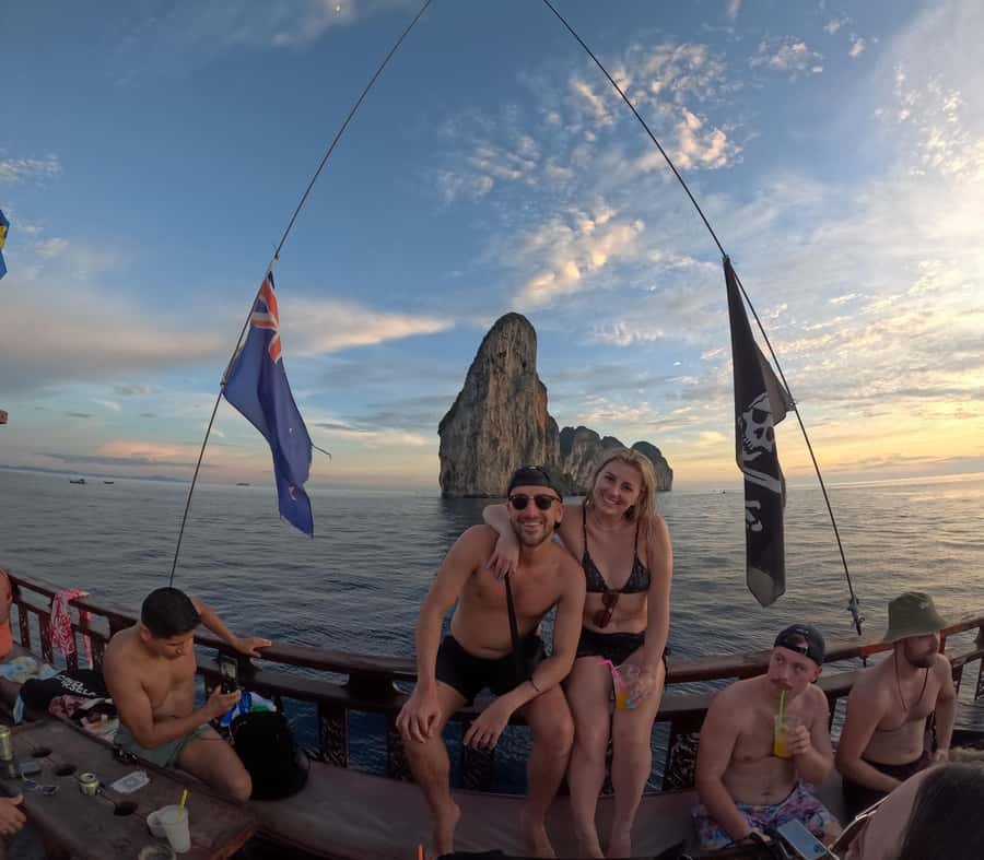 Phi Phi: Pirate Boat with Snorkeling, Kayaking, and Party - Getting on board at Relax Bar: why the start time matters