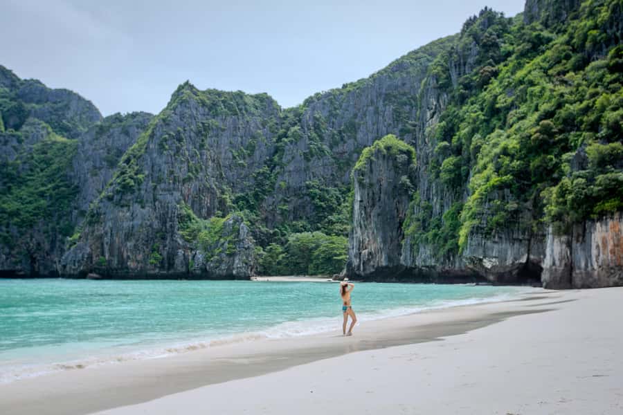 Phi Phi : Private Longtail Boat to Maya Bay - Meeting at Tonsai Bay: the start matters more than you think