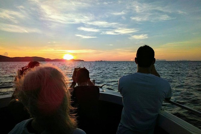 Phi Phi Sunrise Premium Tour - Phuket pickup and Royal Phuket Marina: breakfast before the boat
