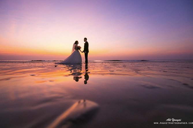 Photographer for wedding in all location of Thailand - Aht Yomyai and his assistant: why comfort shows in the photos