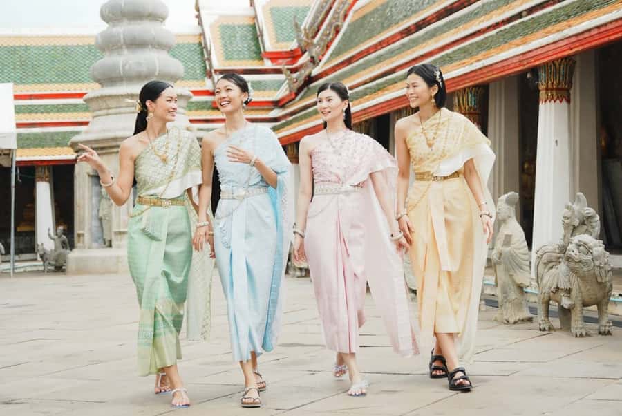 Photoshoot in Thai Costume - Choosing your Thai costume, plus styling and posing help