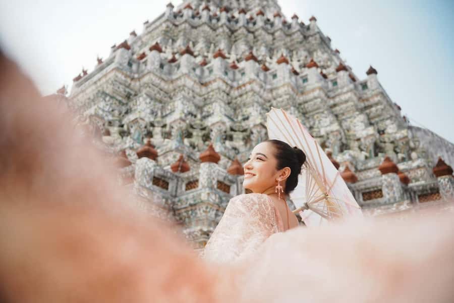 Photoshoot in Thai Costume - Who should book this? Best matches for couples, families, and first-timers