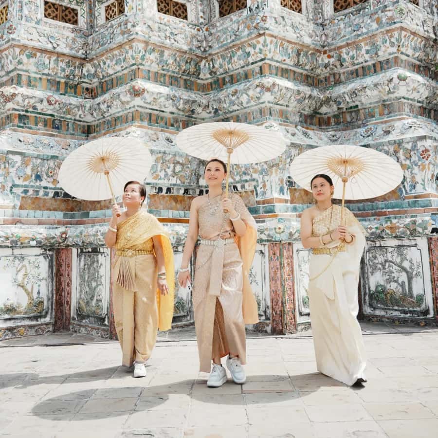 Photoshoot in Thai Costume - Should you book ThaiGlam Studio’s Thai costume photoshoot at Wat Arun?