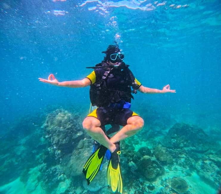 Phuket: 3 Khai Islands Speedboat Tour- Snorkeling & Relaxing - Getting on the boat: what the early minutes feel like