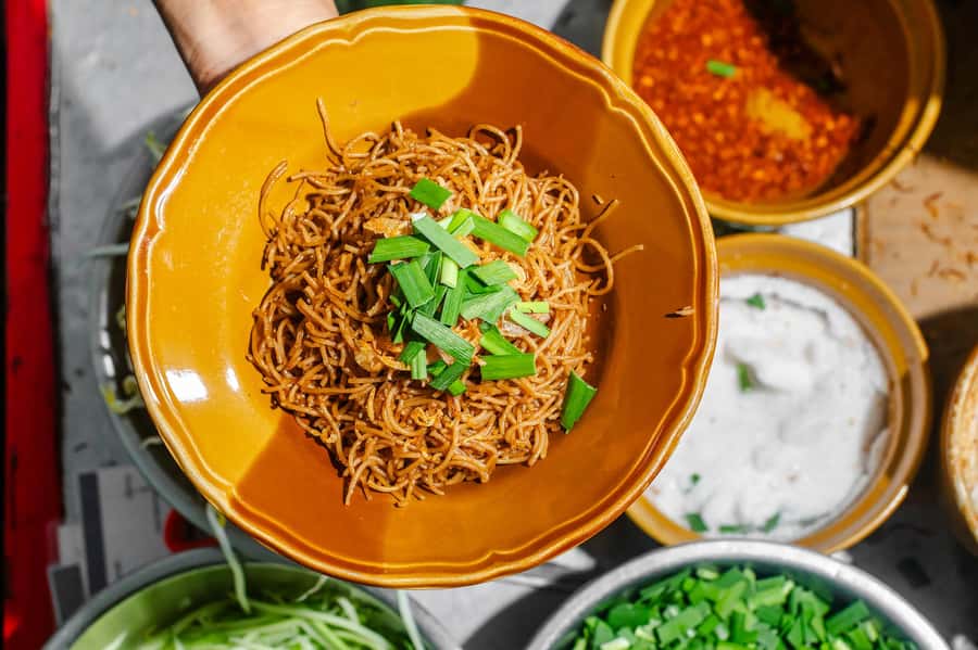Phuket: Baba Tastes Food Tour with 15+ Tastings - The 4-hour flow: how you go from snack to full meal