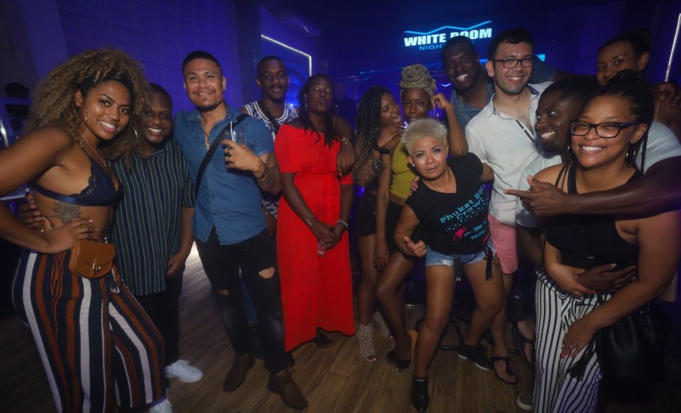 Phuket: Bar Crawl Tour - Free shots: fun factor and the one thing to watch
