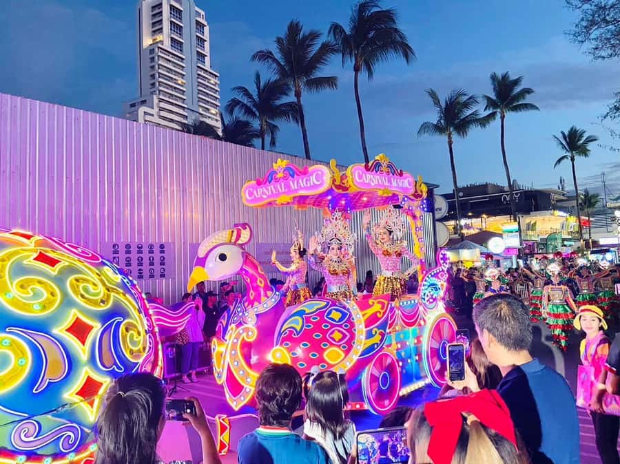 Phuket: Carnival Magic Experience Dinner with Show - Who should book Carnival Magic in Phuket?