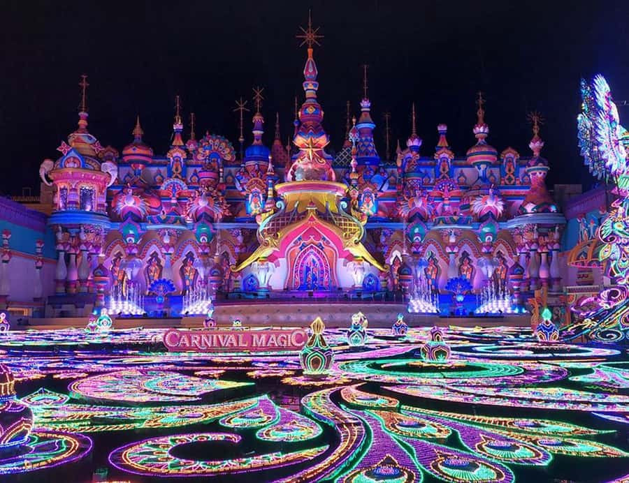 Phuket: Carnival Magic Show + Buffet Dinner - The Kingdom of Light walk: when the lights are the attraction