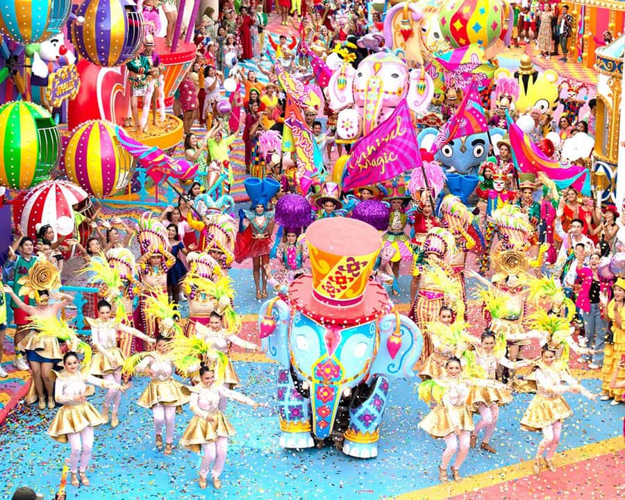 Phuket: Carnival Magic Show Royal Seat with Dinner - Buffet dinner from 18.00–21.00: what you should expect to eat