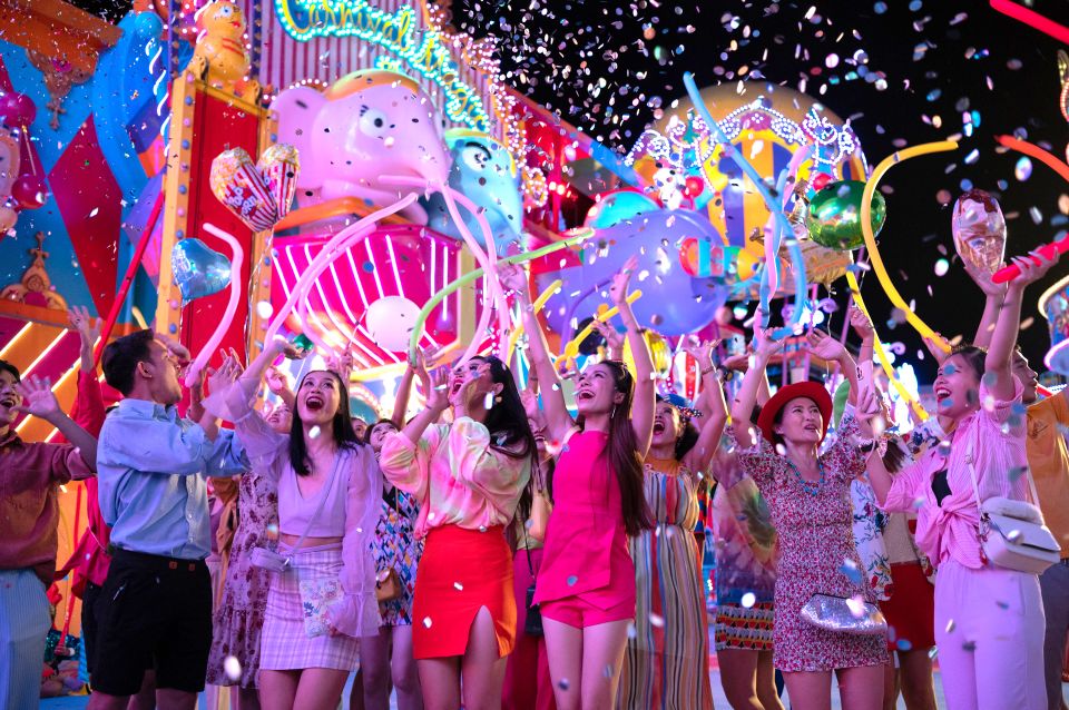 Phuket: Carnival Magic Ticket with Dinner and Transfer - Buffet dinner at Carnival Magic: what to expect (and what to budget)