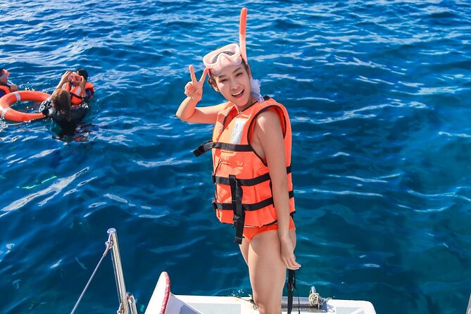 Phuket Catamaran Snorkel & Sunset: Coral & Racha - Chalong Pier to Racha Yai: the morning pace and first island break