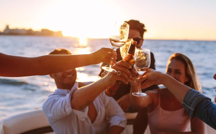 Phuket Catamaran Tour in Coral Island and Sunset Voyage - Catamaran Day on Phuket: How This 7-Hour Schedule Plays Out