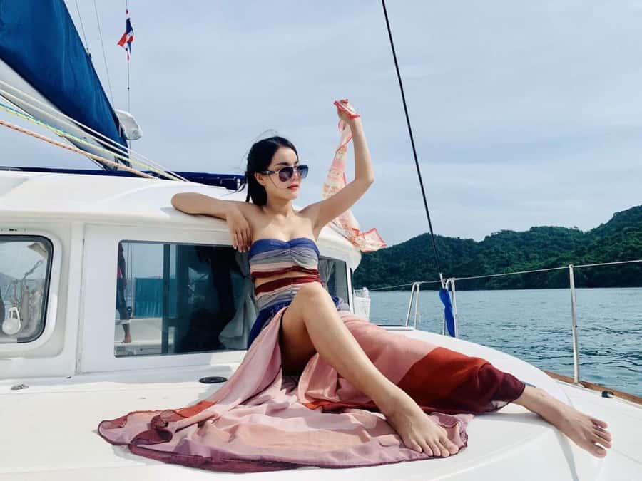 Phuket: Coral and Racha Islands Catamaran Cruise with Lunch - Lunch While You Cruise: Food on a Boat Isn’t Always Perfect
