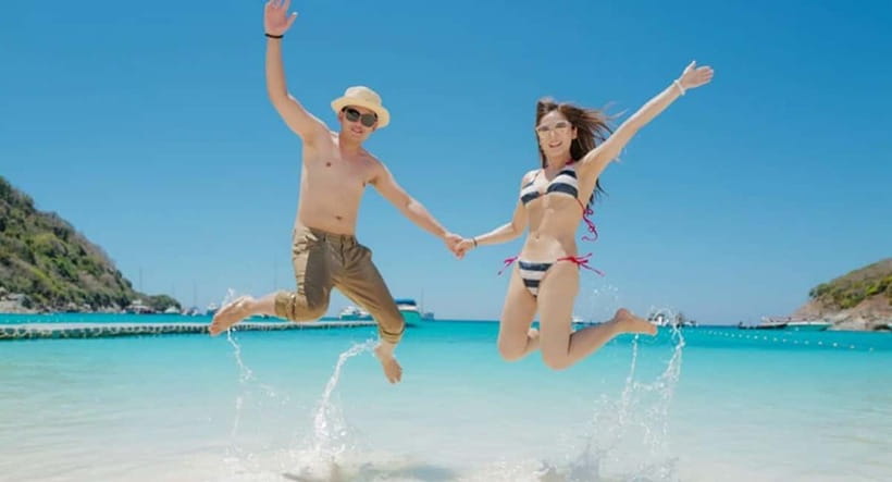 Phuket: Coral and racha Islands Snorkeling Trip with Lunch - Thai buffet lunch by the sea: simple food, tight timing