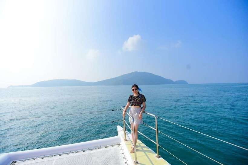 Phuket: Coral Yacht Boat Tour to Coral Island with Sunset - Itinerary Walkthrough: Pirates Beach, Raya Noi, and Raya Island