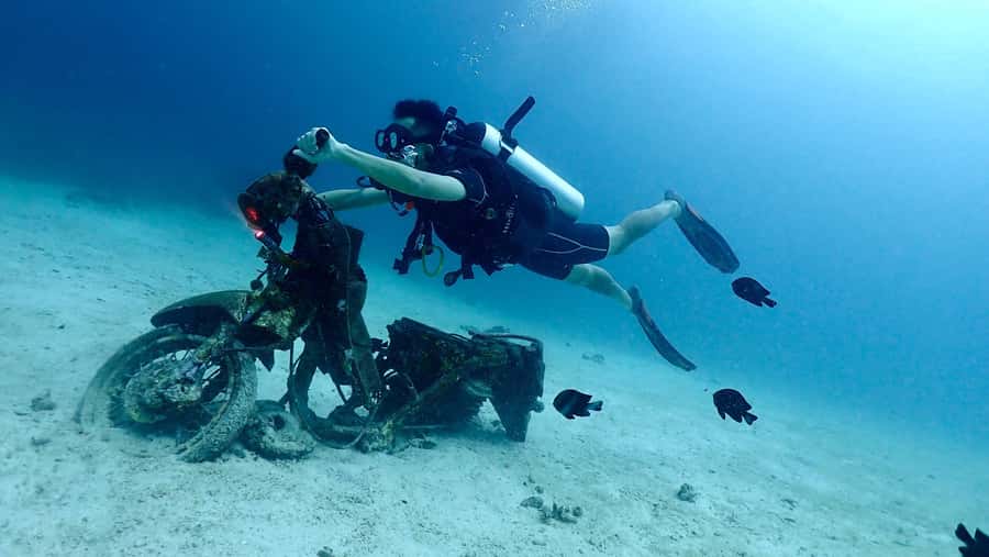 Phuket: Discover Scuba Diving to Racha Yai Island - Meals and drinks: the part that keeps the day from dragging