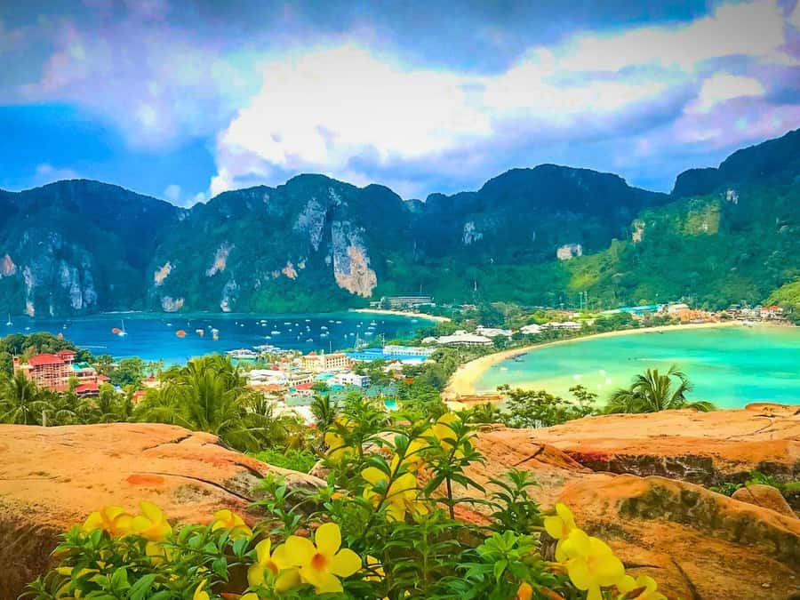Phuket: Early Speedboat to Phi Phi, Bamboo, Snorkel & Lunch - Who should book this Phi Phi, Bamboo, and snorkeling day