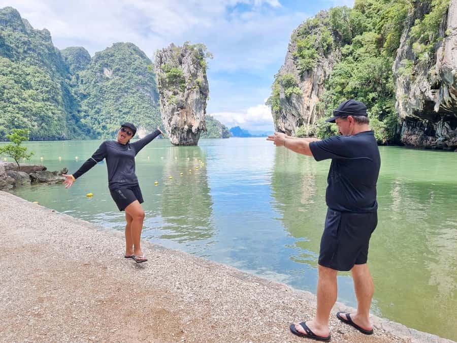 Phuket: Exclusive Trip 2 Days & 1 Night Phi Phi - James Bond - Viking Cave and Monkey Beach: caves plus shoreline energy