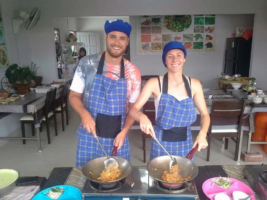 Phuket: Half Day Easy Thai Cooking Class & Local Market Tour - What you actually cook: day-by-day menu choices