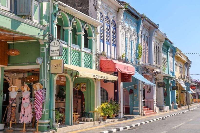 Phuket: Half Day Sightseeing and City Tour with Tour Guide - Photo viewpoints, van time, and the small breaks that matter