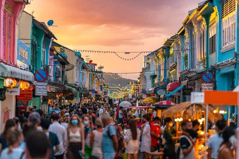 Phuket Half Day : Sightseeing Tour + Night Market + Guide - What it’s like with an English guide (and when Kim matters)