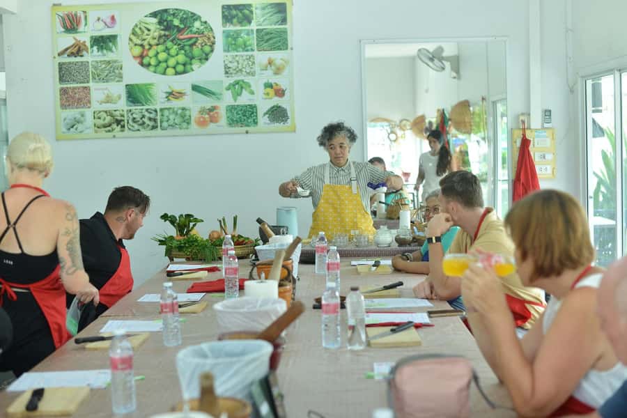 Phuket: Half Day Thai Cooking Experience with Market Tour - Who this cooking class fits best