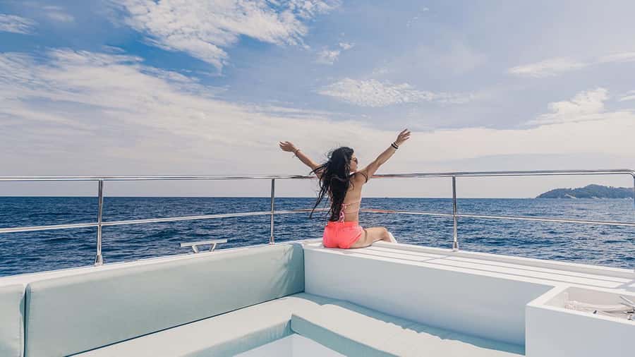 Phuket: Indigo Luxury Yacht to Phi Phi, Maya & Maithon - Pileh Bay and the jelly-sea long-tail photo stop