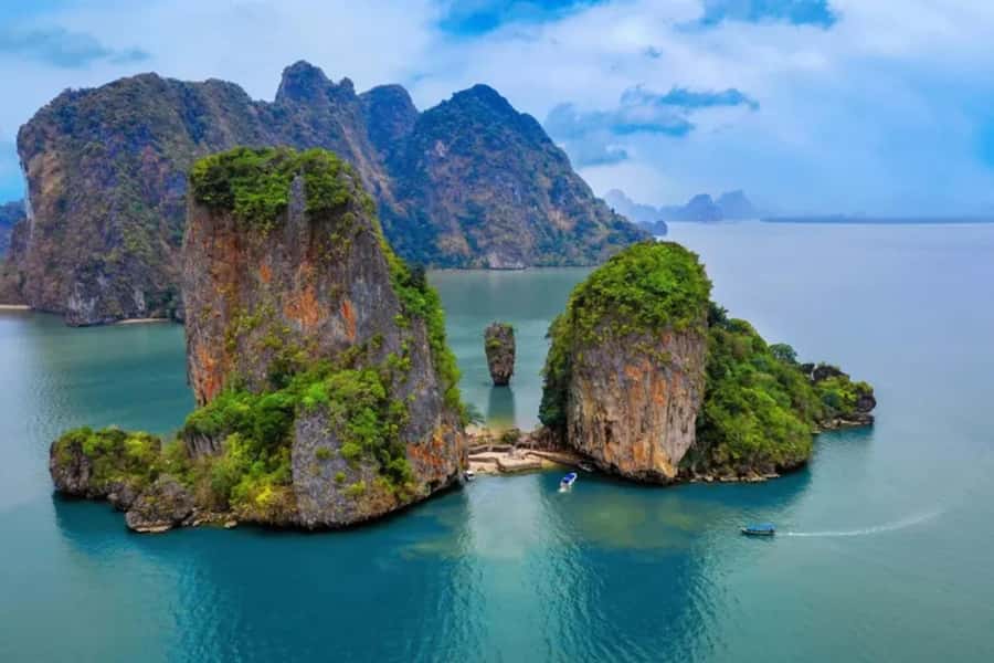 Phuket: James Bond 5 Islands Speedboat Tour with Lunch - Secret private beach time: swimming, sunbathing, and what’s not included