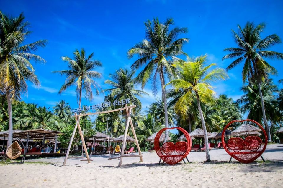 Phuket: James Bond and Laem Haad Beach by Speedboat - Koh Panyee Floating Village Lunch at New Fern Restaurant