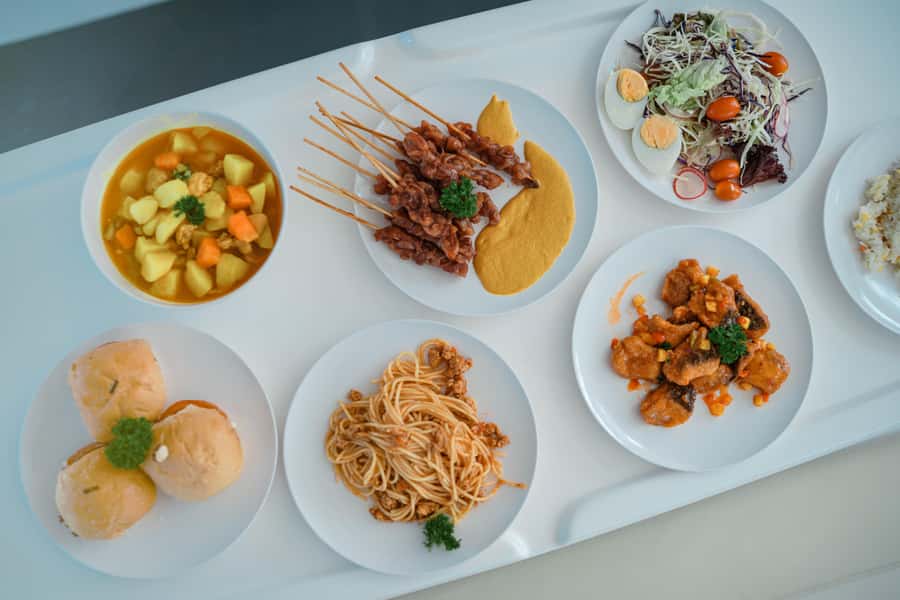 Phuket: James Bond & Phang Nga Bay by Luxury Sunset Yacht - Thai buffet lunch and the Som Tam cooking moment