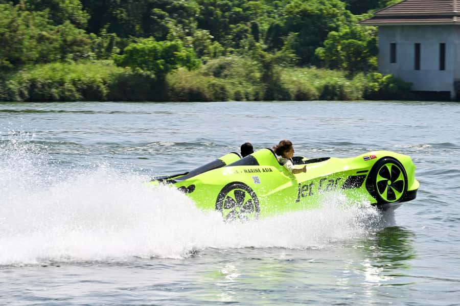 Phuket: Jetcar Lake Circuit Experience - The lake circuit itself: sharp turns and high-speed straightaways