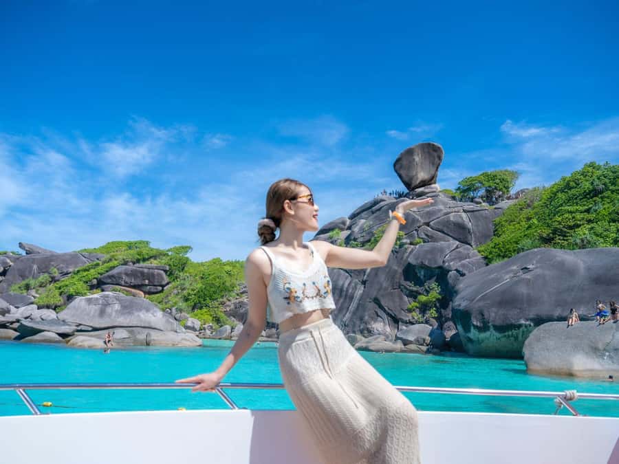 Phuket/Khao Lak: Similan Island Adventure Tour - Island 8 Sail Rock: the 360-degree climb that anchors the trip