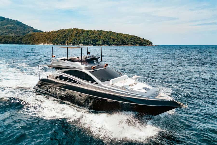 Phuket: Luxury HYPE Yacht to Phang Nga Bay and Hong Island - Hong Island: snorkeling plus the famous 360-degree viewpoint