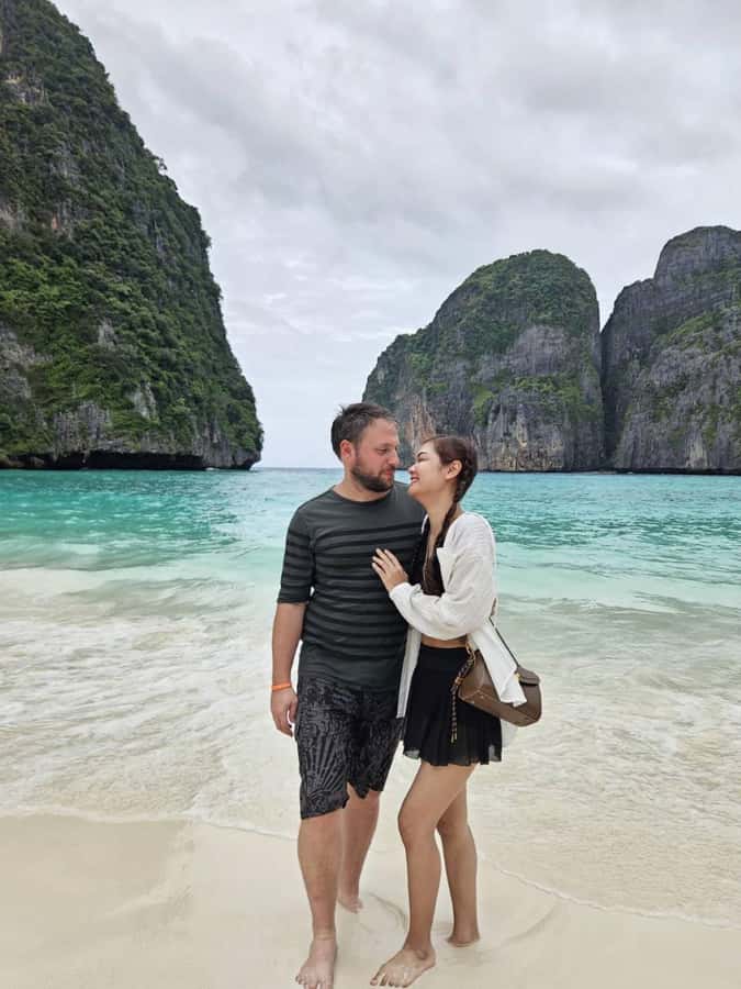 Phuket: Maya Bay, Phi Phi, and Bamboo Island Full-Day Trip - Lunch on Phi Phi Don: Sea Views and the Buffet Question