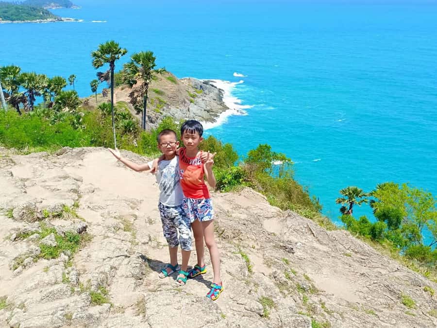 Phuket: Old Town, Chalong Temple, and Great Buddha Van Tour - Karon View Point and Windmill Viewpoint: the quick-photo strategy