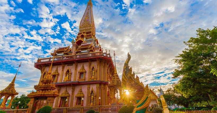 Phuket: Old Town Half-Day Sightseeing with Local Guide - Jewelry, coffee break, and why this stop often matters more than you think