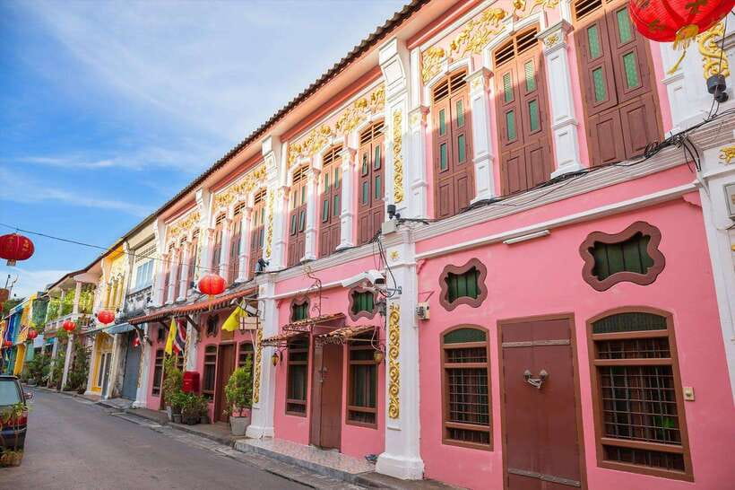 Phuket: Old Town Half-Day Sightseeing with Local Guide - Getting there: pickups, join-tour timing, and why the day feels long