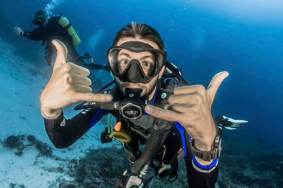 Phuket: PADI Advanced Open Water Course 2 days/6 Dives - Phuket to Racha Yai and Racha Noi: why this course works so well