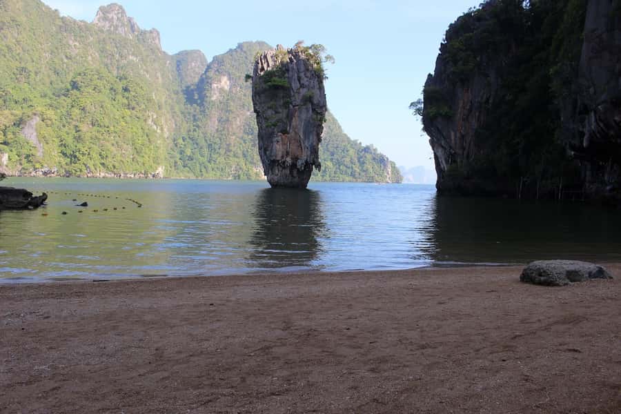 Phuket: Phi Phi & James Bond Island Combo Day Tour w/Lunch - Koh Phi Phi Don: lunch plus snorkeling time that’s actually usable