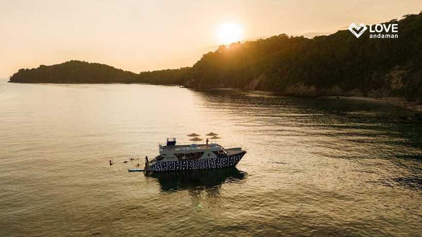 Phuket: Phi Phi Maiton Island Sunset Premium Catamaran Tour - Pileh Lagoon and Phi Phi Leh: Emerald Water and the Best Photo Angles