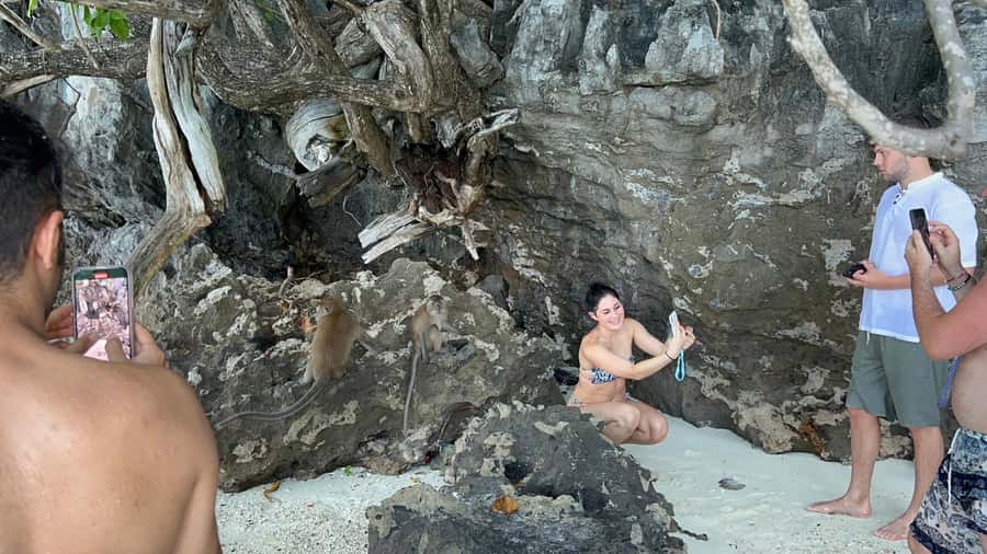Phuket: Phi Phi Maya Bamboo Island By Speed Catamaran - Phi Phi Don lunch: beachfront food without the detour