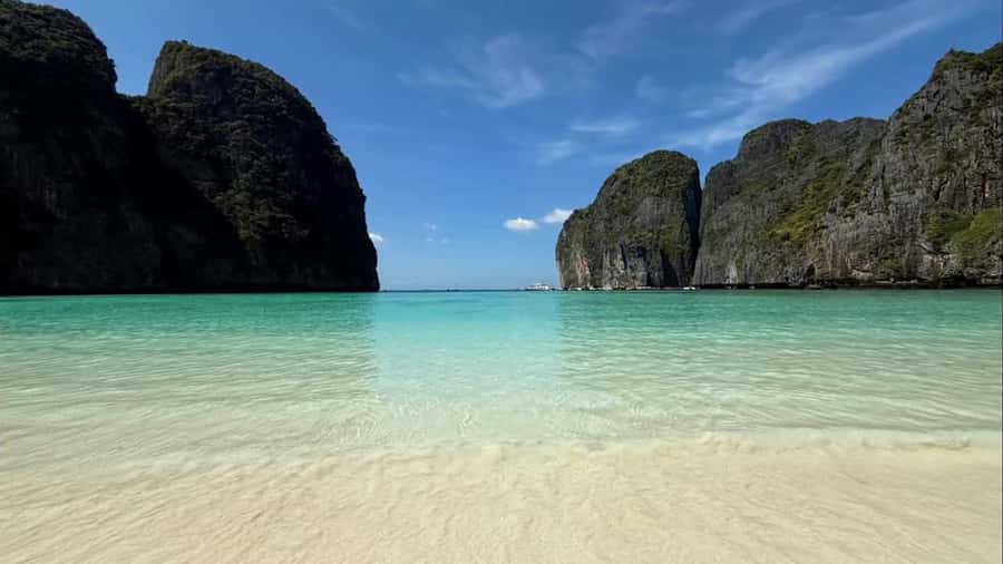 Phuket: Phi Phi, Maya, Khai or Maiton or Bamboo Island Tour - Lunch at Phi Phi Don: Buffet Setup That Works for Different Diets