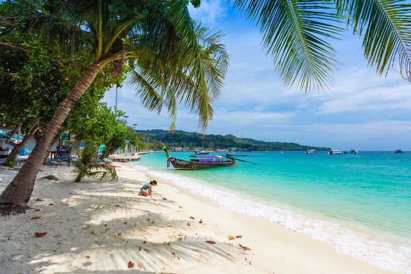 Phuket: PhiPhi, Maya Bay & Khai Island Day Tour with Lunch - Phi Phi Don for Thai buffet lunch: how the meal stop works
