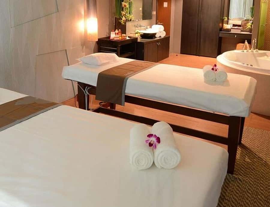 Phuket: Private Tarntara Spa Package with Thai Herbal Drinks - The 1-hour aromatherapy massage: comfort is the value here