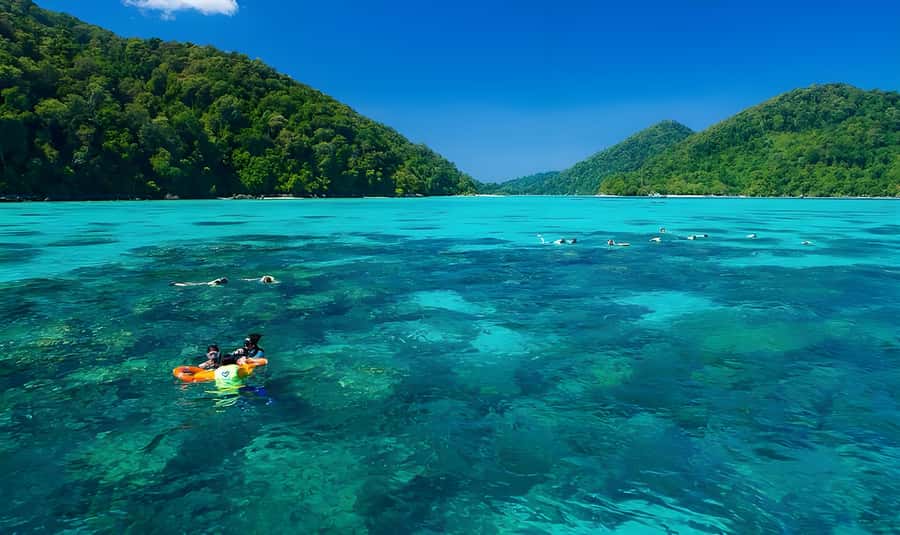 Phuket: Racha Noi & Maiton Catmaran Tour with Beach Picnic - The onboard meal: unlimited salmon sashimi and a real sit-down