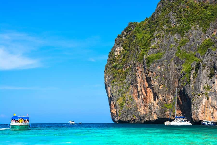 Phuket: Speedboat Day Trip to Phi Phi and Maya Bay - The briefing and the speedboat ride: fun, but expect motion