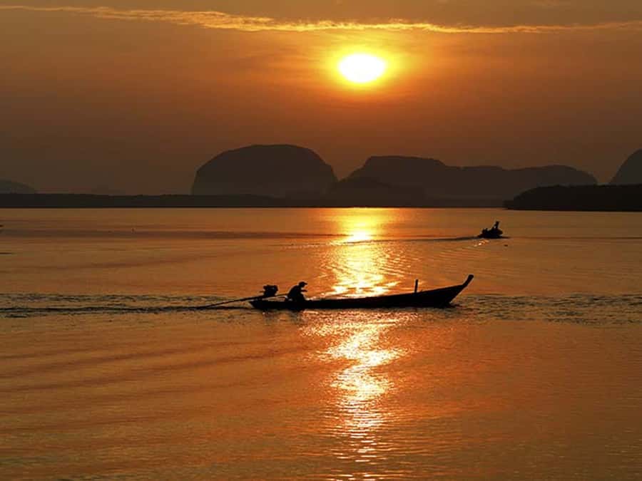 Phuket: Twilight Sunset Tour with Bioluminescent Plankton - Who should book this, and who might prefer something else