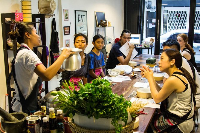 Pink Chili - Thai Cooking Class and Market Tour in Bangkok - Small-Group Time with Pimmy: What Makes This Class Feel Personal