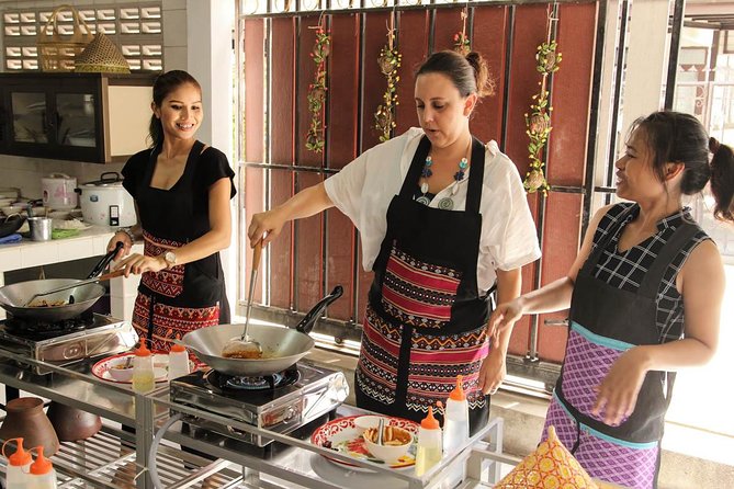 Pink Chili - Thai Cooking Class and Market Tour in Bangkok - On Nut Fresh Market: How to Choose Flavor, Not Just Produce