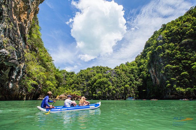 PREMIUM James Bond & Phang Nga bay & 2 Canoes - James Bond Island: the classic limestone photo stop